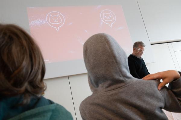 Zoom Kindermuseum: Wiener Kindervorlesung: Rupert Ursin - Kann man durch zwei Türen gleichzeitig gehen? (18.10.2020) https://www.kindermuseum.at/wiener_kindervorlesungen | Foto: eSeL Foto: eSeL.at - Lorenz Seidler