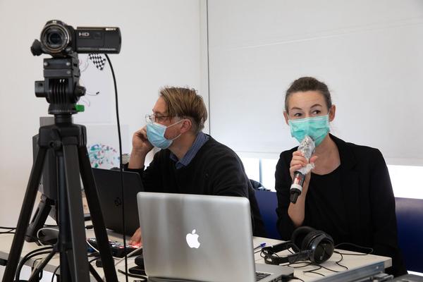Zoom Kindermuseum: Wiener Kindervorlesung: Rupert Ursin - Kann man durch zwei Türen gleichzeitig gehen? (18.10.2020) https://www.kindermuseum.at/wiener_kindervorlesungen | Foto: eSeL Foto: eSeL.at - Lorenz Seidler