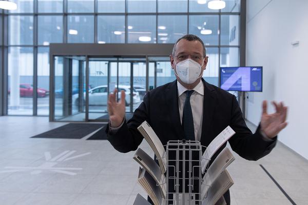 AIT Austrian Institute of Technology: Judith Fegerl - Artist in Residence @ ARTTEC (06.2019 - 01.2021) https://www.ait.ac.at/presse/arttec-ait | Foto: eSeL Foto: eSeL.at - Lorenz Seidler