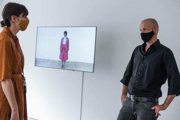 xhibit E: Preisverleihuung Birgit-Jürgenssen-Preis 2020: Jannik Franzen (17.9.2020) https://www.akbild.ac.at/Portal/universitaet/uber-uns/news/birgit-juergenssen-preis-2020-geht-an-jannik-franzen | Foto: eSeL.at - Joanna Pianka