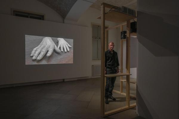 xhibit E: Preisverleihuung Birgit-Jürgenssen-Preis 2020: Jannik Franzen (17.9.2020) https://www.akbild.ac.at/Portal/universitaet/uber-uns/news/birgit-juergenssen-preis-2020-geht-an-jannik-franzen | Foto: eSeL.at - Joanna Pianka