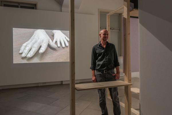 xhibit E: Preisverleihuung Birgit-Jürgenssen-Preis 2020: Jannik Franzen (17.9.2020) https://www.akbild.ac.at/Portal/universitaet/uber-uns/news/birgit-juergenssen-preis-2020-geht-an-jannik-franzen | Foto: eSeL.at - Joanna Pianka