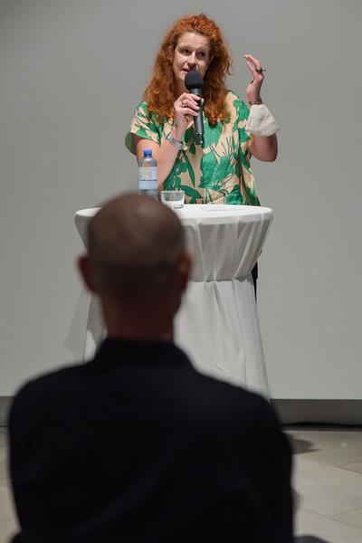 xhibit E: Preisverleihuung Birgit-Jürgenssen-Preis 2020: Jannik Franzen (17.9.2020) https://www.akbild.ac.at/Portal/universitaet/uber-uns/news/birgit-juergenssen-preis-2020-geht-an-jannik-franzen | Foto: eSeL.at - Joanna Pianka