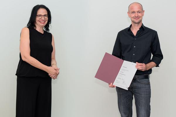 xhibit E: Preisverleihuung Birgit-Jürgenssen-Preis 2020: Jannik Franzen (17.9.2020) https://www.akbild.ac.at/Portal/universitaet/uber-uns/news/birgit-juergenssen-preis-2020-geht-an-jannik-franzen | Foto: eSeL.at - Joanna Pianka