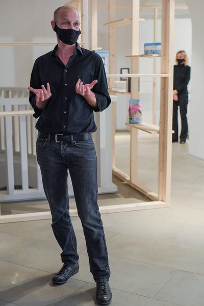 xhibit E: Preisverleihuung Birgit-Jürgenssen-Preis 2020: Jannik Franzen (17.9.2020) https://www.akbild.ac.at/Portal/universitaet/uber-uns/news/birgit-juergenssen-preis-2020-geht-an-jannik-franzen | Foto: eSeL.at - Joanna Pianka
