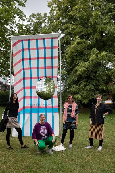 Belvedere 21: Community Outreach: Anita Fuchs: Spaziergangs Ruderalflora mit  Ernst Vitek & Skulpturengarten feat. Marlene Hausegger (16.7.2020)  https://esel.at/termin/106181 | Foto: eSeL Foto: eSeL.at - Lorenz Seidler