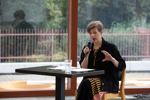 Belvedere 21: Community Outreach: Anita Fuchs: Spaziergangs Ruderalflora mit  Ernst Vitek & Skulpturengarten feat. Marlene Hausegger (16.7.2020)  https://esel.at/termin/106181 | Foto: eSeL Foto: eSeL.at - Lorenz Seidler