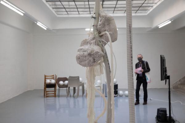 Gianni Manhattan - curated by James Lewis: "As Time Went on, A Rumour Started" - Mire Lee, Guillaume Maraud (5.9. - 31.10.2020) https://esel.at/termin/106736 | Foto: eSeL Foto: eSeL.at - Lorenz Seidler