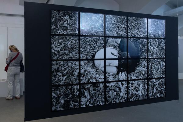 das weisse haus: "Stille Räume" - Abschlussausstellung 2019/2020 Schule Friedl Kubelka für künstlerische Photographie (8.9. - 17.10.2020, Eröffnung) https://w.dasweissehaus.at/exhibition/abschlussausstellung-stille-raeume | Foto: eSeL Foto: eSeL.at - Lorenz Seidler