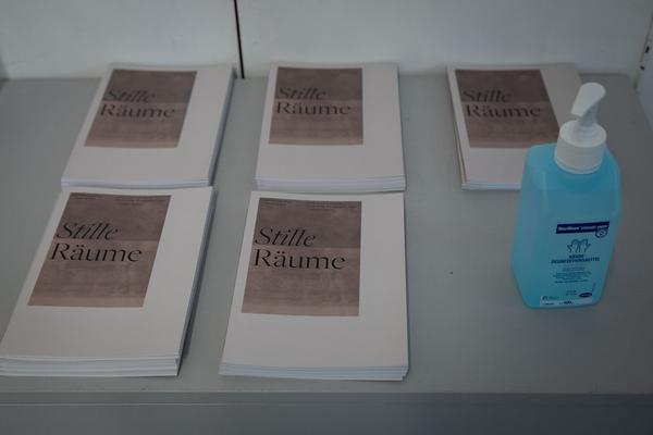 das weisse haus: "Stille Räume" - Abschlussausstellung 2019/2020 Schule Friedl Kubelka für künstlerische Photographie (8.9. - 17.10.2020, Eröffnung) https://w.dasweissehaus.at/exhibition/abschlussausstellung-stille-raeume | Foto: eSeL Foto: eSeL.at - Lorenz Seidler