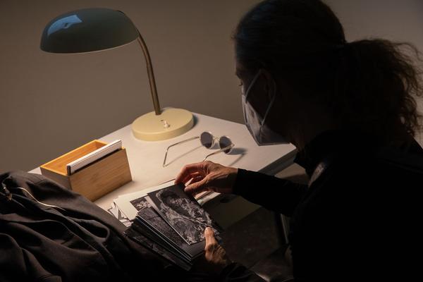 das weisse haus: "Stille Räume" - Abschlussausstellung 2019/2020 Schule Friedl Kubelka für künstlerische Photographie (8.9. - 17.10.2020, Eröffnung) https://w.dasweissehaus.at/exhibition/abschlussausstellung-stille-raeume | Foto: eSeL Foto: eSeL.at - Lorenz Seidler