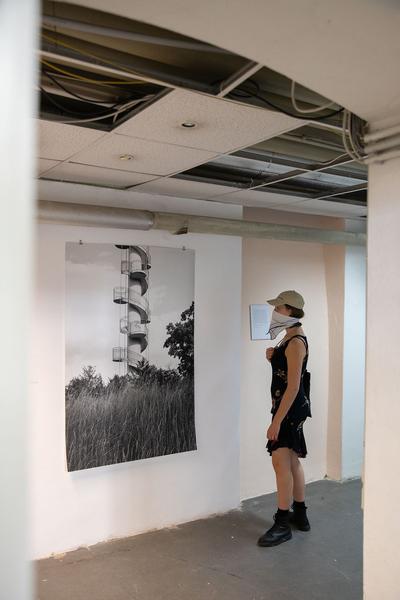 das weisse haus: "Stille Räume" - Abschlussausstellung 2019/2020 Schule Friedl Kubelka für künstlerische Photographie (8.9. - 17.10.2020, Eröffnung) https://w.dasweissehaus.at/exhibition/abschlussausstellung-stille-raeume | Foto: eSeL Foto: eSeL.at - Lorenz Seidler