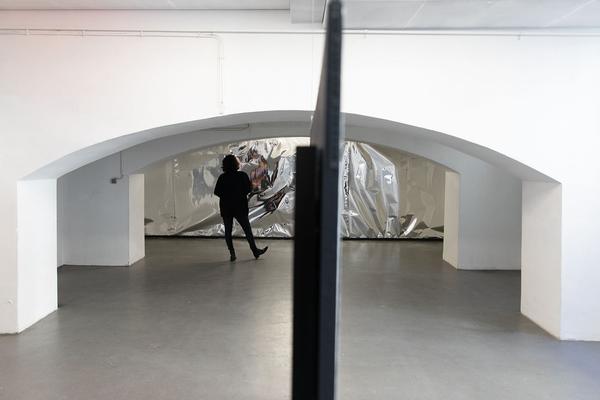 das weisse haus: "Stille Räume" - Abschlussausstellung 2019/2020 Schule Friedl Kubelka für künstlerische Photographie (8.9. - 17.10.2020, Eröffnung) https://w.dasweissehaus.at/exhibition/abschlussausstellung-stille-raeume | Foto: eSeL Foto: eSeL.at - Lorenz Seidler