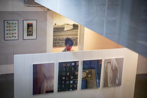 das weisse haus: "Stille Räume" - Abschlussausstellung 2019/2020 Schule Friedl Kubelka für künstlerische Photographie (8.9. - 17.10.2020, Eröffnung) https://w.dasweissehaus.at/exhibition/abschlussausstellung-stille-raeume | Foto: eSeL Foto: eSeL.at - Lorenz Seidler