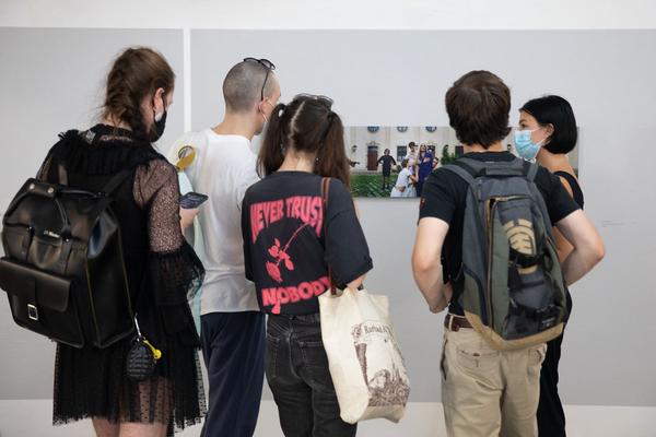 das weisse haus: "Stille Räume" - Abschlussausstellung 2019/2020 Schule Friedl Kubelka für künstlerische Photographie (8.9. - 17.10.2020, Eröffnung) https://w.dasweissehaus.at/exhibition/abschlussausstellung-stille-raeume | Foto: eSeL Foto: eSeL.at - Lorenz Seidler