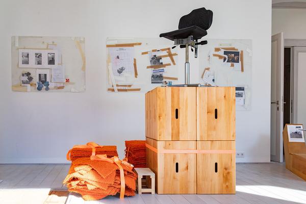 Akbild Forum:  Neueröffnung Mehrzweckraum Getreidemarkt - "poodle orange - bin ich aufgewacht" () https://www.akbild.ac.at/Portal/kunst-ausstellen/ausstellungsraum-der-akademie/akbild-forum/poodle-orange-bin-ich-aufgewacht-1| Foto: eSeL Foto: eSeL.at - Lorenz Seidler
