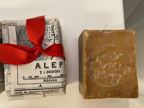 eSeL REZEPTION: Shop für Brauchbare Kunst - #1: Seifen und Gesichtsmasken von Künstlerinnenhand (MQ Q21 Schauräume, seit 15.4.2020) https://esel.at/termin/105343 | Foto: eSeL