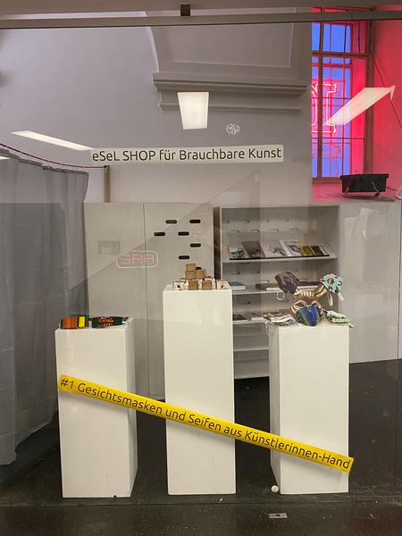 eSeL REZEPTION: Shop für Brauchbare Kunst - #1: Seifen und Gesichtsmasken von Künstlerinnenhand (MQ Q21 Schauräume, seit 15.4.2020) https://esel.at/termin/105343 | Foto: eSeL