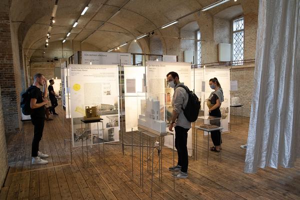 Az W Architeturzentrum Wien: Europas Beste Bauten - Mies van der  Rohe Award 2019 (30.7. - 12.10.2020) https://www.azw.at/de/termin/europas-beste-bauten-3 | Foto: eSeL Foto: eSeL.at - Lorenz Seidler