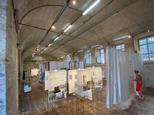 Az W Architeturzentrum Wien: Europas Beste Bauten - Mies van der  Rohe Award 2019 (30.7. - 12.10.2020) https://www.azw.at/de/termin/europas-beste-bauten-3 | Foto: eSeL