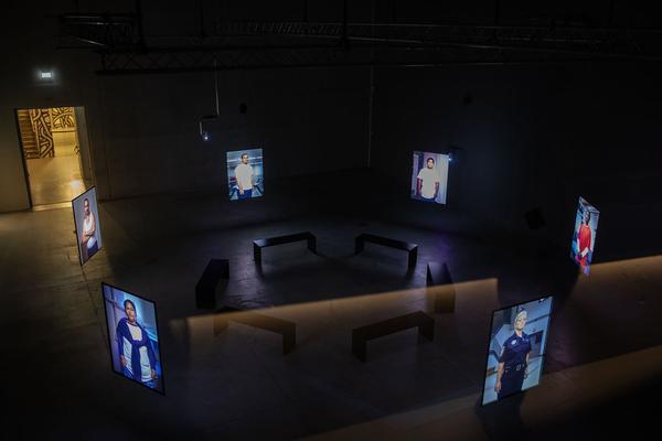Kunsthalle Krems: Fiona Tan - "Mit der anderen Hand" (21.11.2020 - 14.02.2021) https://www.kunsthalle.at/de/ausstellungen/21-fiona-tan | Foto: eSeL Foto: eSeL.at - Lorenz Seidler