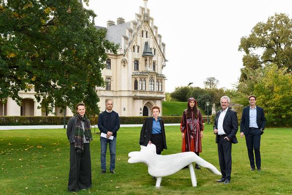 Kunst im öffentlichen Raum Niederösterreich: Flaka Haliti: Manufactured for the purpose of fainting (after screaming) (Schloßpark Grafenegg, 10.10.2020) https://esel.at/termin/106976/flaka-haliti-manufactured-for-the-purpose-of-fainting-after-screaming | Foto: Joanna Pianka Foto: eSeL.at - Joanna Pianka