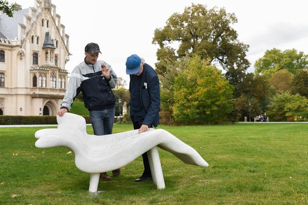 Kunst im öffentlichen Raum Niederösterreich: Flaka Haliti: Manufactured for the purpose of fainting (after screaming) (Schloßpark Grafenegg, 10.10.2020) https://esel.at/termin/106976/flaka-haliti-manufactured-for-the-purpose-of-fainting-after-screaming | Foto: Joanna Pianka Foto: eSeL.at - Joanna Pianka