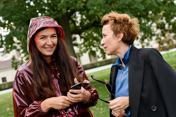 Kunst im öffentlichen Raum Niederösterreich: Flaka Haliti: Manufactured for the purpose of fainting (after screaming) (Schloßpark Grafenegg, 10.10.2020) https://esel.at/termin/106976/flaka-haliti-manufactured-for-the-purpose-of-fainting-after-screaming | Foto: Joanna Pianka Foto: eSeL.at - Joanna Pianka