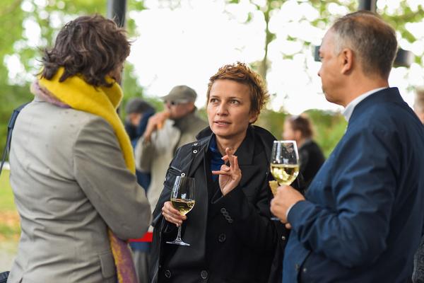 Kunst im öffentlichen Raum Niederösterreich: Flaka Haliti: Manufactured for the purpose of fainting (after screaming) (Schloßpark Grafenegg, 10.10.2020) https://esel.at/termin/106976/flaka-haliti-manufactured-for-the-purpose-of-fainting-after-screaming | Foto: Joanna Pianka Foto: eSeL.at - Joanna Pianka