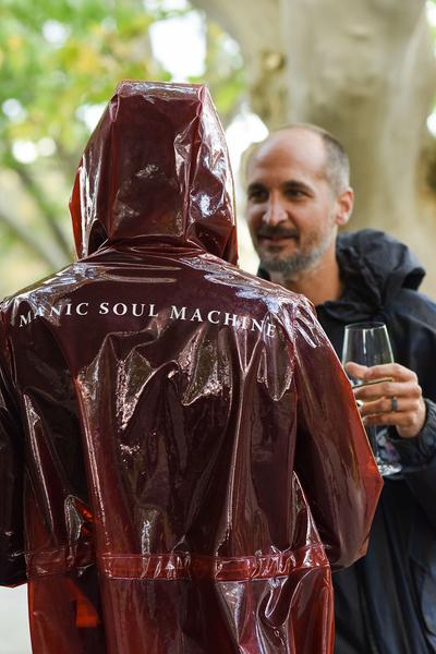 Kunst im öffentlichen Raum Niederösterreich: Flaka Haliti: Manufactured for the purpose of fainting (after screaming) (Schloßpark Grafenegg, 10.10.2020) https://esel.at/termin/106976/flaka-haliti-manufactured-for-the-purpose-of-fainting-after-screaming | Foto: Joanna Pianka Foto: eSeL.at - Joanna Pianka