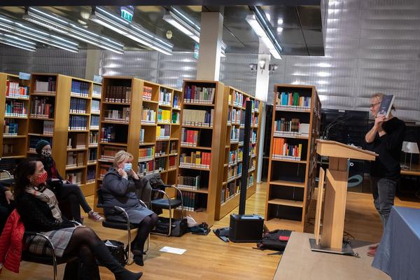 Literaturedition Niederösterreich: Buchpräsentation "Grenzenlos?"-Anthologie (NÖ Landesbibliothek St. Pölten, 28.10.2020) https://www.literaturedition-noe.at/veranstaltungen/501-28-oktober-2020-17-00-noe-landesbibliothek-st-poelten | Foto: eSeL Foto: eSeL.at - Lorenz Seidler
