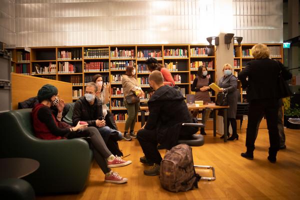 Literaturedition Niederösterreich: Buchpräsentation "Grenzenlos?"-Anthologie (NÖ Landesbibliothek St. Pölten, 28.10.2020) https://www.literaturedition-noe.at/veranstaltungen/501-28-oktober-2020-17-00-noe-landesbibliothek-st-poelten | Foto: eSeL Foto: eSeL.at - Lorenz Seidler