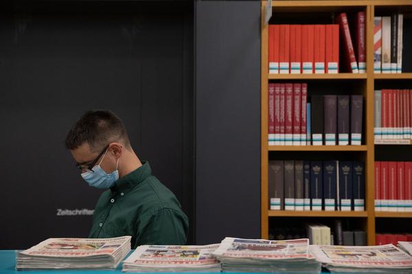 Literaturedition Niederösterreich: Buchpräsentation "Grenzenlos?"-Anthologie (NÖ Landesbibliothek St. Pölten, 28.10.2020) https://www.literaturedition-noe.at/veranstaltungen/501-28-oktober-2020-17-00-noe-landesbibliothek-st-poelten | Foto: eSeL Foto: eSeL.at - Lorenz Seidler