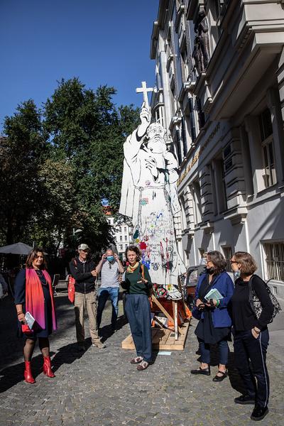 "Is this the real life? Is this just fantasy?" Temporäre Kunstprojekte im öffentlichen Raum der Josefstadt (Josefstädter Plätzefest, 18.9.2020) https://www.koer.or.at/projekte/josefstaedter-plaetzefest | Foto: eSeL Foto: eSeL.at - Lorenz Seidler
