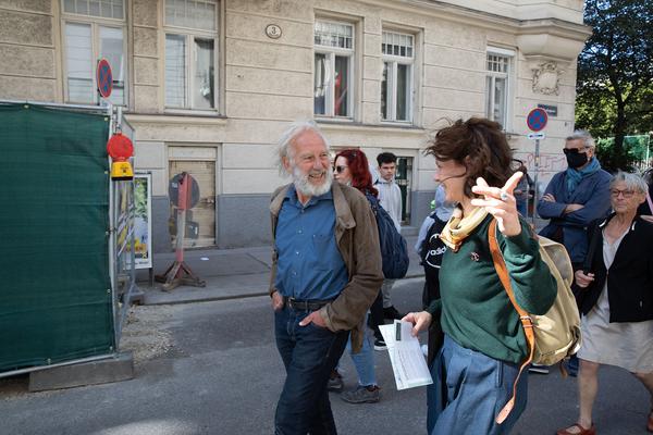"Is this the real life? Is this just fantasy?" Temporäre Kunstprojekte im öffentlichen Raum der Josefstadt (Josefstädter Plätzefest, 18.9.2020) https://www.koer.or.at/projekte/josefstaedter-plaetzefest | Foto: eSeL Foto: eSeL.at - Lorenz Seidler