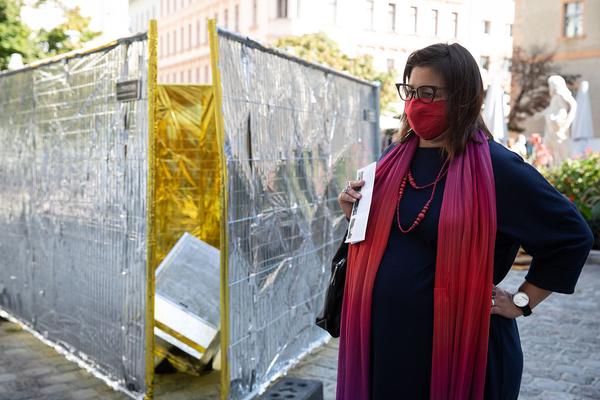 "Is this the real life? Is this just fantasy?" Temporäre Kunstprojekte im öffentlichen Raum der Josefstadt (Josefstädter Plätzefest, 18.9.2020) https://www.koer.or.at/projekte/josefstaedter-plaetzefest | Foto: eSeL Foto: eSeL.at - Lorenz Seidler