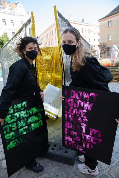 "Is this the real life? Is this just fantasy?" Temporäre Kunstprojekte im öffentlichen Raum der Josefstadt (Josefstädter Plätzefest, 18.9.2020) https://www.koer.or.at/projekte/josefstaedter-plaetzefest | Foto: eSeL Foto: eSeL.at - Lorenz Seidler