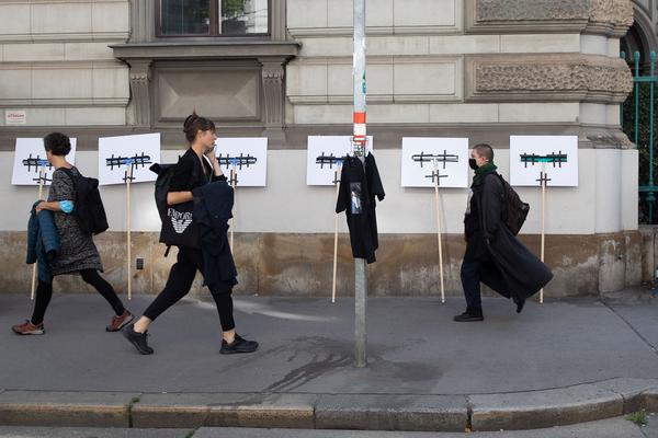 "Is this the real life? Is this just fantasy?" Temporäre Kunstprojekte im öffentlichen Raum der Josefstadt (Josefstädter Plätzefest, 18.9.2020) https://www.koer.or.at/projekte/josefstaedter-plaetzefest | Foto: eSeL Foto: eSeL.at - Lorenz Seidler