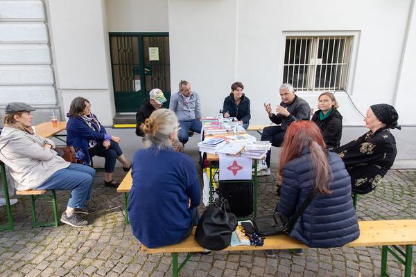 "Is this the real life? Is this just fantasy?" Temporäre Kunstprojekte im öffentlichen Raum der Josefstadt (Josefstädter Plätzefest, 18.9.2020) https://www.koer.or.at/projekte/josefstaedter-plaetzefest | Foto: eSeL Foto: eSeL.at - Lorenz Seidler