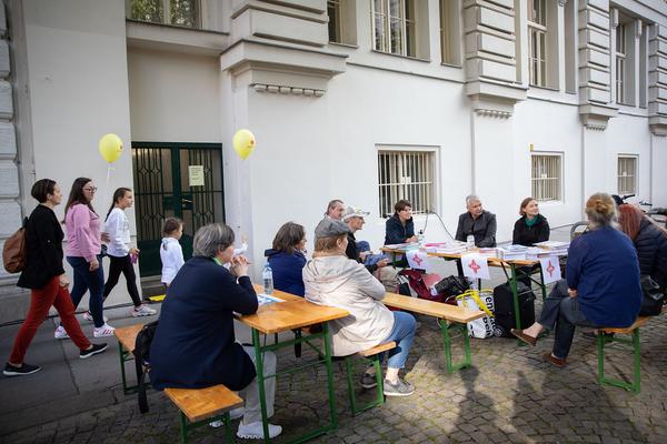 "Is this the real life? Is this just fantasy?" Temporäre Kunstprojekte im öffentlichen Raum der Josefstadt (Josefstädter Plätzefest, 18.9.2020) https://www.koer.or.at/projekte/josefstaedter-plaetzefest | Foto: eSeL Foto: eSeL.at - Lorenz Seidler