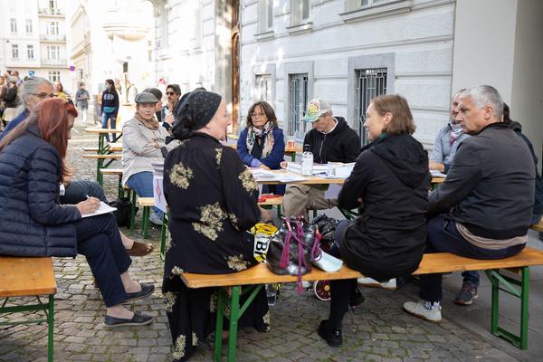 "Is this the real life? Is this just fantasy?" Temporäre Kunstprojekte im öffentlichen Raum der Josefstadt (Josefstädter Plätzefest, 18.9.2020) https://www.koer.or.at/projekte/josefstaedter-plaetzefest | Foto: eSeL Foto: eSeL.at - Lorenz Seidler
