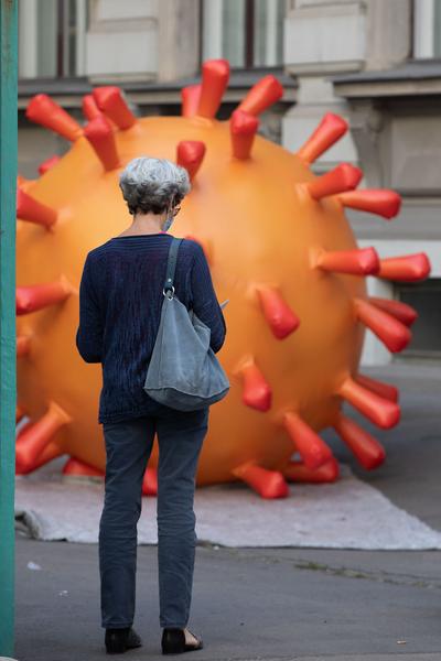 "Is this the real life? Is this just fantasy?" Temporäre Kunstprojekte im öffentlichen Raum der Josefstadt (Josefstädter Plätzefest, 18.9.2020) https://www.koer.or.at/projekte/josefstaedter-plaetzefest | Foto: eSeL Foto: eSeL.at - Lorenz Seidler