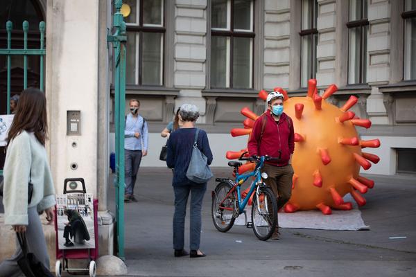 "Is this the real life? Is this just fantasy?" Temporäre Kunstprojekte im öffentlichen Raum der Josefstadt (Josefstädter Plätzefest, 18.9.2020) https://www.koer.or.at/projekte/josefstaedter-plaetzefest | Foto: eSeL Foto: eSeL.at - Lorenz Seidler
