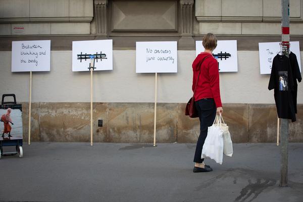 "Is this the real life? Is this just fantasy?" Temporäre Kunstprojekte im öffentlichen Raum der Josefstadt (Josefstädter Plätzefest, 18.9.2020) https://www.koer.or.at/projekte/josefstaedter-plaetzefest | Foto: eSeL Foto: eSeL.at - Lorenz Seidler