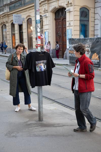 "Is this the real life? Is this just fantasy?" Temporäre Kunstprojekte im öffentlichen Raum der Josefstadt (Josefstädter Plätzefest, 18.9.2020) https://www.koer.or.at/projekte/josefstaedter-plaetzefest | Foto: eSeL Foto: eSeL.at - Lorenz Seidler