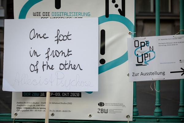 "Is this the real life? Is this just fantasy?" Temporäre Kunstprojekte im öffentlichen Raum der Josefstadt (Josefstädter Plätzefest, 18.9.2020) https://www.koer.or.at/projekte/josefstaedter-plaetzefest | Foto: eSeL Foto: eSeL.at - Lorenz Seidler