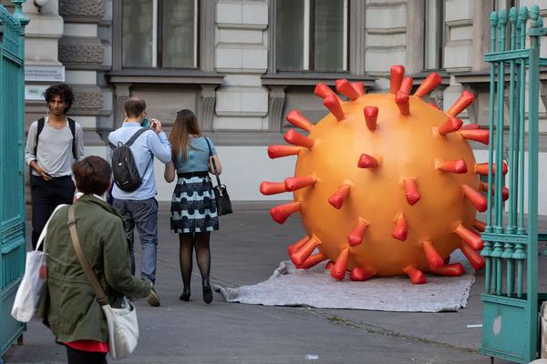 "Is this the real life? Is this just fantasy?" Temporäre Kunstprojekte im öffentlichen Raum der Josefstadt (Josefstädter Plätzefest, 18.9.2020) https://www.koer.or.at/projekte/josefstaedter-plaetzefest | Foto: eSeL Foto: eSeL.at - Lorenz Seidler