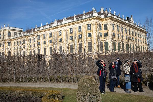 Barbara Kraus: Johnny geht spazieren (15.2.2020, Schlosspark Schönbrunn) https://tqw.at/event/johnny-geht-spazieren-kraus | Foto: eseL Foto: eSeL.at - Lorenz Seidler