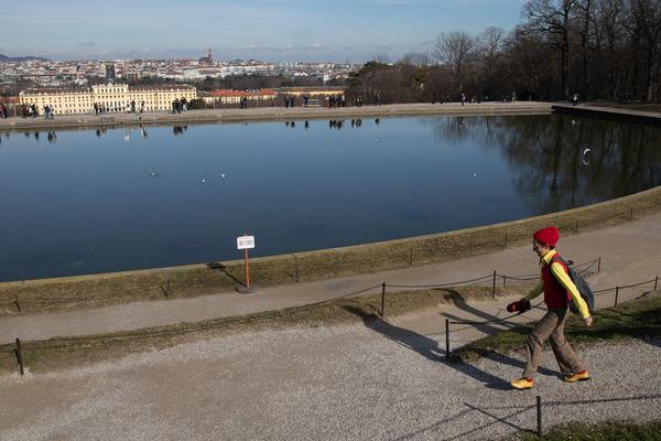 Barbara Kraus: Johnny geht spazieren (15.2.2020, Schlosspark Schönbrunn) https://tqw.at/event/johnny-geht-spazieren-kraus | Foto: eseL Foto: eSeL.at - Lorenz Seidler