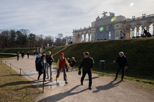 Barbara Kraus: Johnny geht spazieren (15.2.2020, Schlosspark Schönbrunn) https://tqw.at/event/johnny-geht-spazieren-kraus | Foto: eseL Foto: eSeL.at - Lorenz Seidler